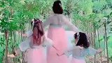 硬被两小丫头拉来一起合拍