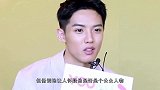 他英年早婚，20岁订婚22岁结婚，没人知道他老婆长什么样
