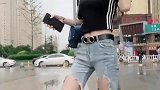 马尾小姐姐，高挑身材笑容迷人，你喜欢吗