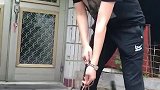 好喜欢这个姑娘，本想去搭讪，但看到恶霸犬在身旁，赶紧溜了