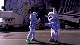 英超-1718赛季-吉祥物也嚣张! 曼城双宝狂毁公物畅游洛杉矶-专题