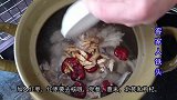 吃火锅还在买火锅料？教你一个客家营养汤底做法，大人小孩都爱吃