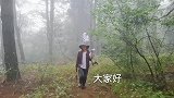 仡山哥探测土匪洞，在里面探到铜钱和一不明物，朋友们有认识的吗