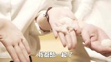 田朴珺跟随大厨试做寿司，感叹真是个细致活儿