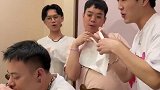 摄影师：再也不会生日快乐。