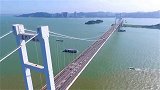 航拍虎门大桥恢复交通首日：双向车辆有序行驶 下方船只正常通行