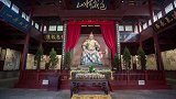 罗汝楫按照宋朝的官职属于七品，不配跪在岳飞墓前，于是就将跪像搬走了。过年宅家也精彩  千妍