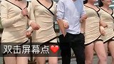 4女一男跳鬼曳舞，小伙跳的比姑娘还迷人