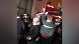 助威歌曲只服红军球迷 Allez+萨拉赫之歌响彻巴黎街头