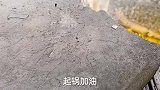 江风油炸鱼刺，鱼骨头金黄吃在嘴里一咬就脆，根本停不下来