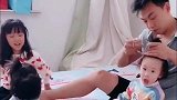这爸爸曾经也是社会人，只从有了四个闺女之后就彻底沦为女儿奴了