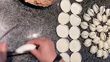 高水平的厨师都这样包饺子，就算有再多的人都不担心！手速太快了