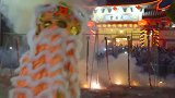 “鞭炮”丢进地洞会怎样？小哥丢了就跑，镜头记录全过程