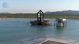 澳大利亚建造人工冲浪池，每天沉浮上万次