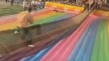 大爷独闯桥擂台，与年轻人展开激烈对决