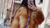 腿还是挺细的呢