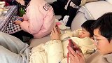 家庭聚会，孩子们纷纷玩起手机游戏