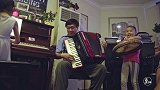 二更视频-20170921-从环卫工完美蜕变著名音乐家，62岁大叔说：高雅就是从