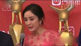 10年前给刘亦菲打伞，如今成最红花旦，坐豪车出入
