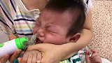 小宝宝鼻子堵塞，被妈妈强制疏通，全程哭的一塌糊涂，带娃太难了