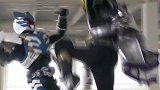 铠甲勇士铠传：修罗铠甲太强了！铠甲勇士不敌，召唤器被人夺走
