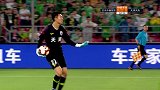 第69分钟北京中赫国安球员张玉宁(U23)射门