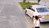 看到美女教练代班，你就显摆，有本事考试也这样显摆，我这里不需要作品推广