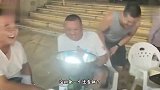这猫粮不够吃还是咋地，瞅瞅把猫给愁的