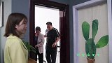 芳芳把老伴送回家，龙龙爸坐下都开始道歉，俩人误会终于解来了