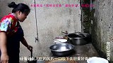 苗大姐做泡椒凤爪来吃，骨头嚼碎直接吞，吃得如痴如醉