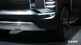 三菱e-Yi概念车，前脸造型夸张，以C型蓝色轮廓线为点缀