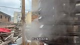 福建大姐在农村煮封鸭，1锅100只叠得比人高，1天要做3锅