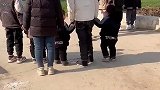 四个儿子的遇上四个儿子的，两人反应亮了