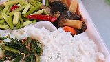 火车上的盒饭你吃过吗评价如何感觉好不值得