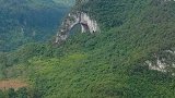 贵州大山里发现的象鼻山，和桂林象鼻山你觉得哪个更像？