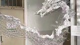 女生用锡纸和铁丝耗时4天制作2米长银色巨龙