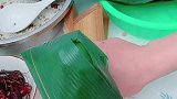 端午节很快就要到了，这个包粽子模具，你有见过吗？一辈子没下过厨房也能包出漂漂亮亮的粽子哦！
