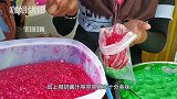 印尼街头超流行的小吃：绿色仙草冻，混入椰奶果酱看着非常诱人！