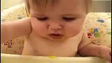 [育儿]萌宝吃酸酸果面部扭曲的“囧像”