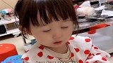 小棉袄要给妈妈做好吃的，眼前这一幕，心都被暖化了！