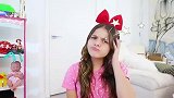 小萝莉和妈妈一起做雪糕