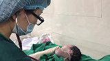 刚剖腹产出来的新生儿，哭声原来是这样的，差别明显