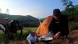 单车穷游广西，荒山野岭露营，我看着就成野人了