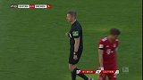 放倒穆勒+掀翻莱万 维利科维奇连续犯规招致黄牌警告