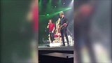 意大利之夏演唱者高歌庆祝罗马晋级 全场合唱简直太赞