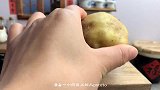 迷你厨房：超赞懒人土豆饼，五毛钱做出一大盘子，一口能吃十个