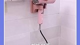 把吹风机放在墙上收纳非常省空间