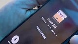 男生给朋友打语音电话，铃声太特别了
