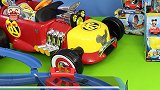小屁玩具屋：米奇妙妙屋系列赛车大比拼，在模拟赛道上一决高下