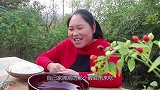 胖妹做酱油炒饭，配上自家酸豆角，香气四溢，感觉比红烧肉还馋人